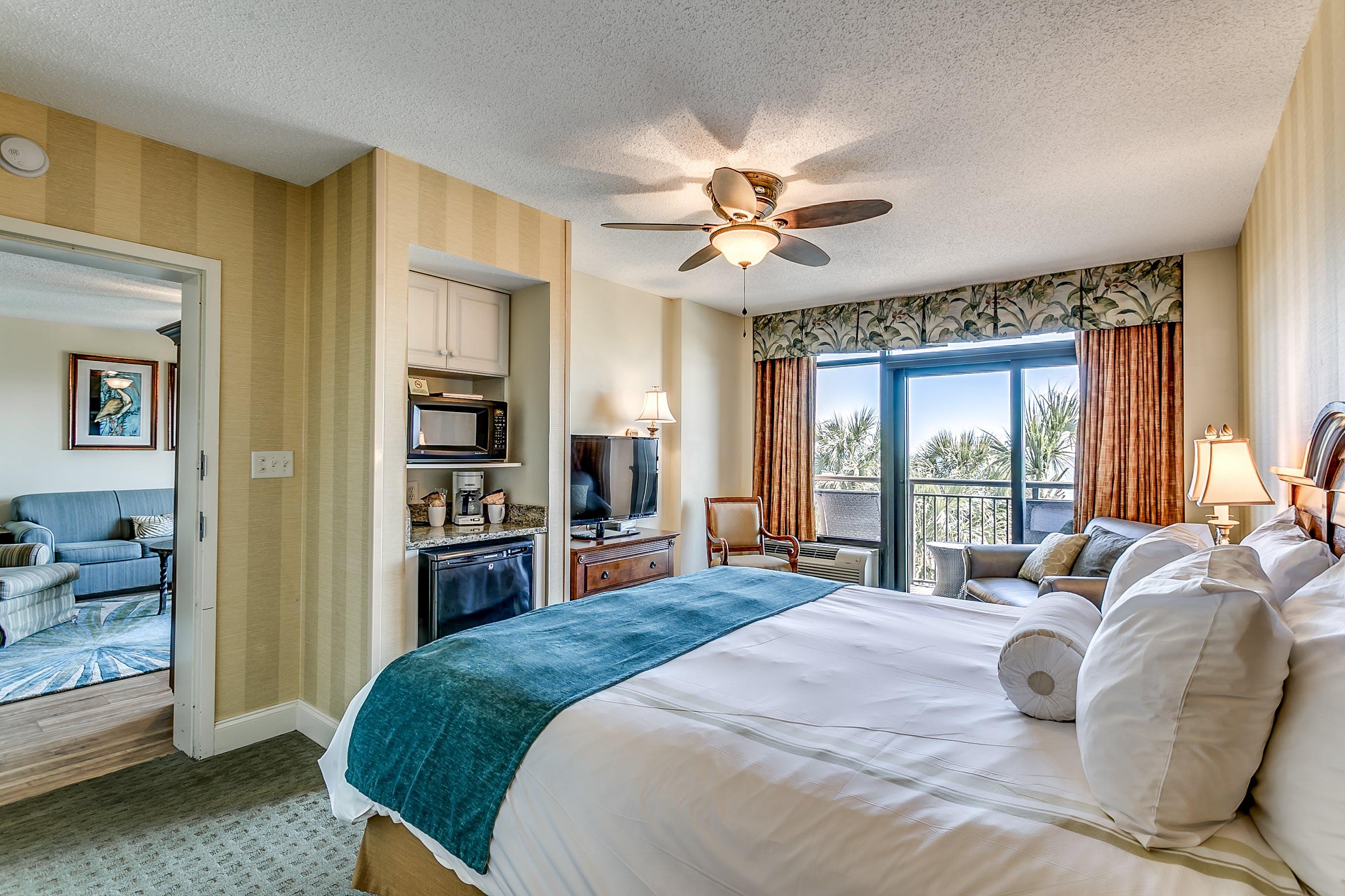 Island Vista Resort - 4 Bedroom Oceanfront Corner
