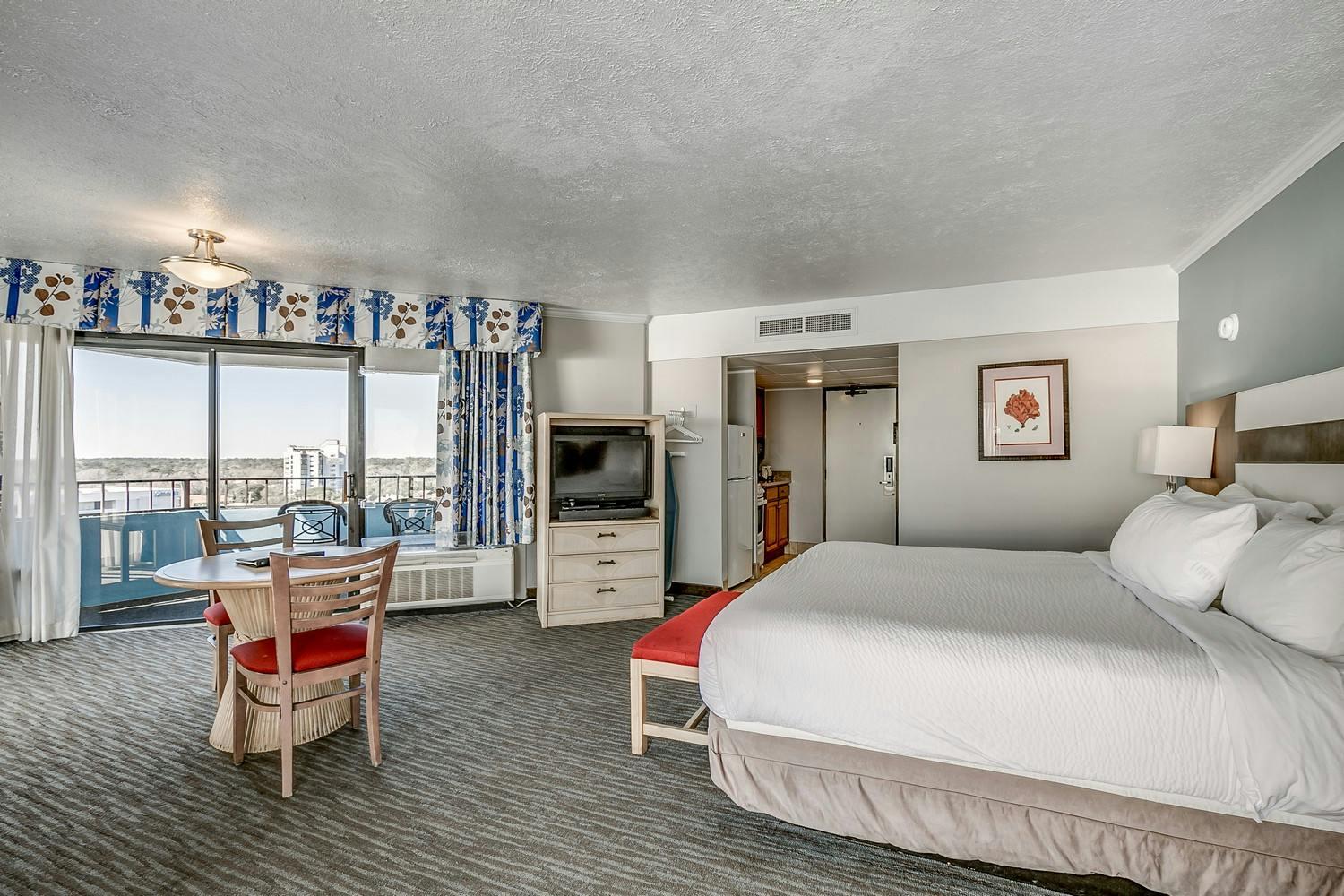 Ocean Reef Resort - 1 Bedroom Oceanfront King Parlor