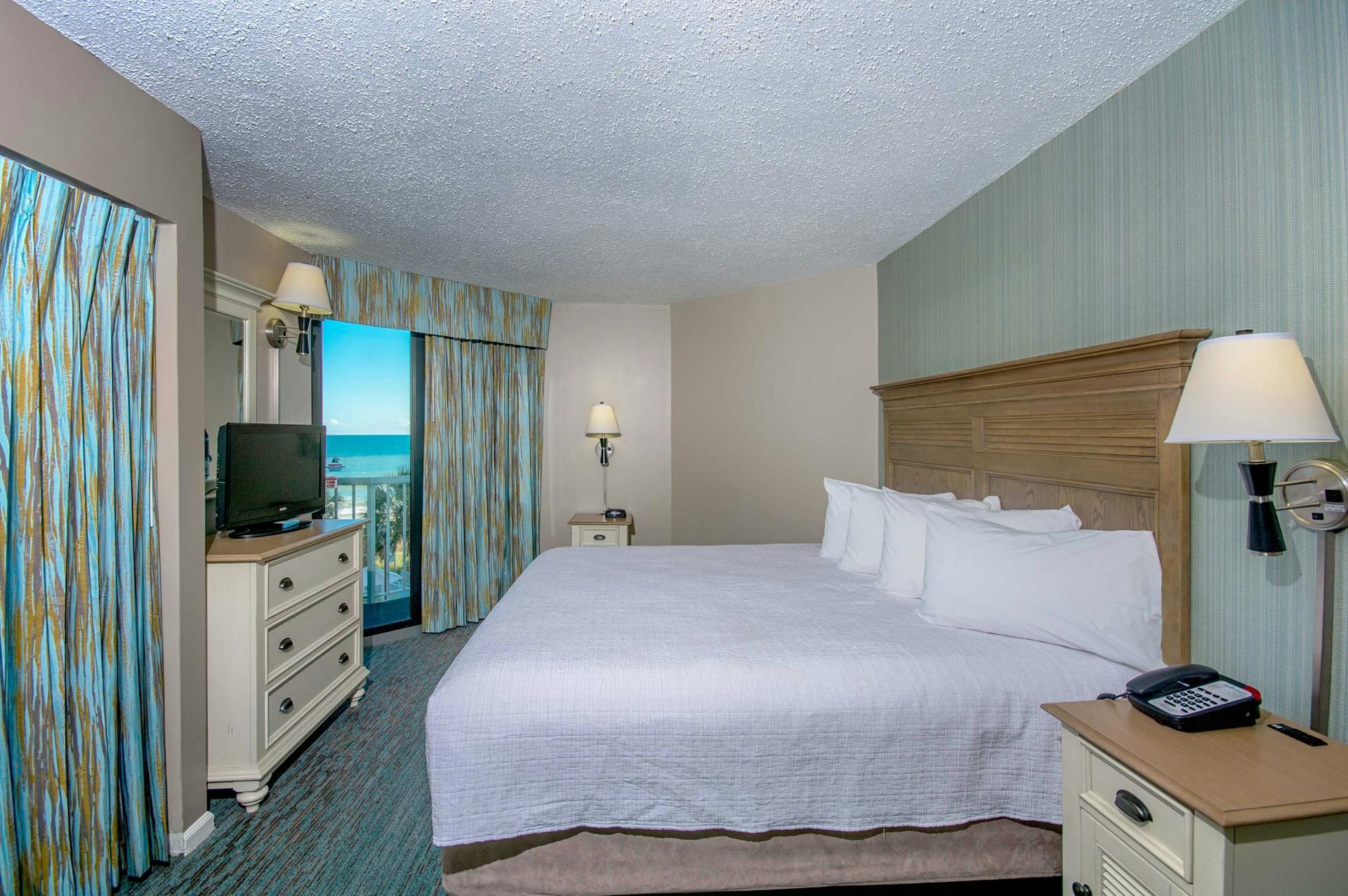 The Strand - 1 Bedroom Oceanfront King Suite (D)