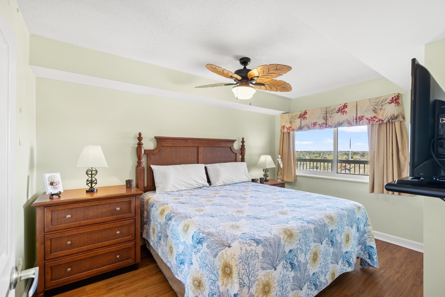 Malibu Pointe -  902