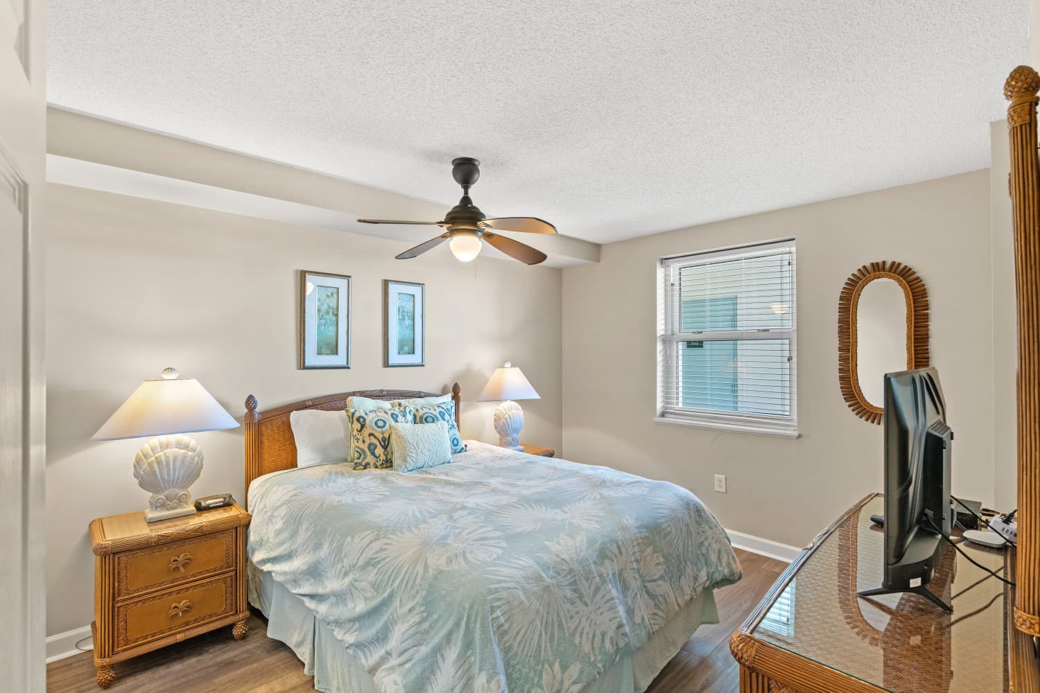 Crescent Keyes -  905