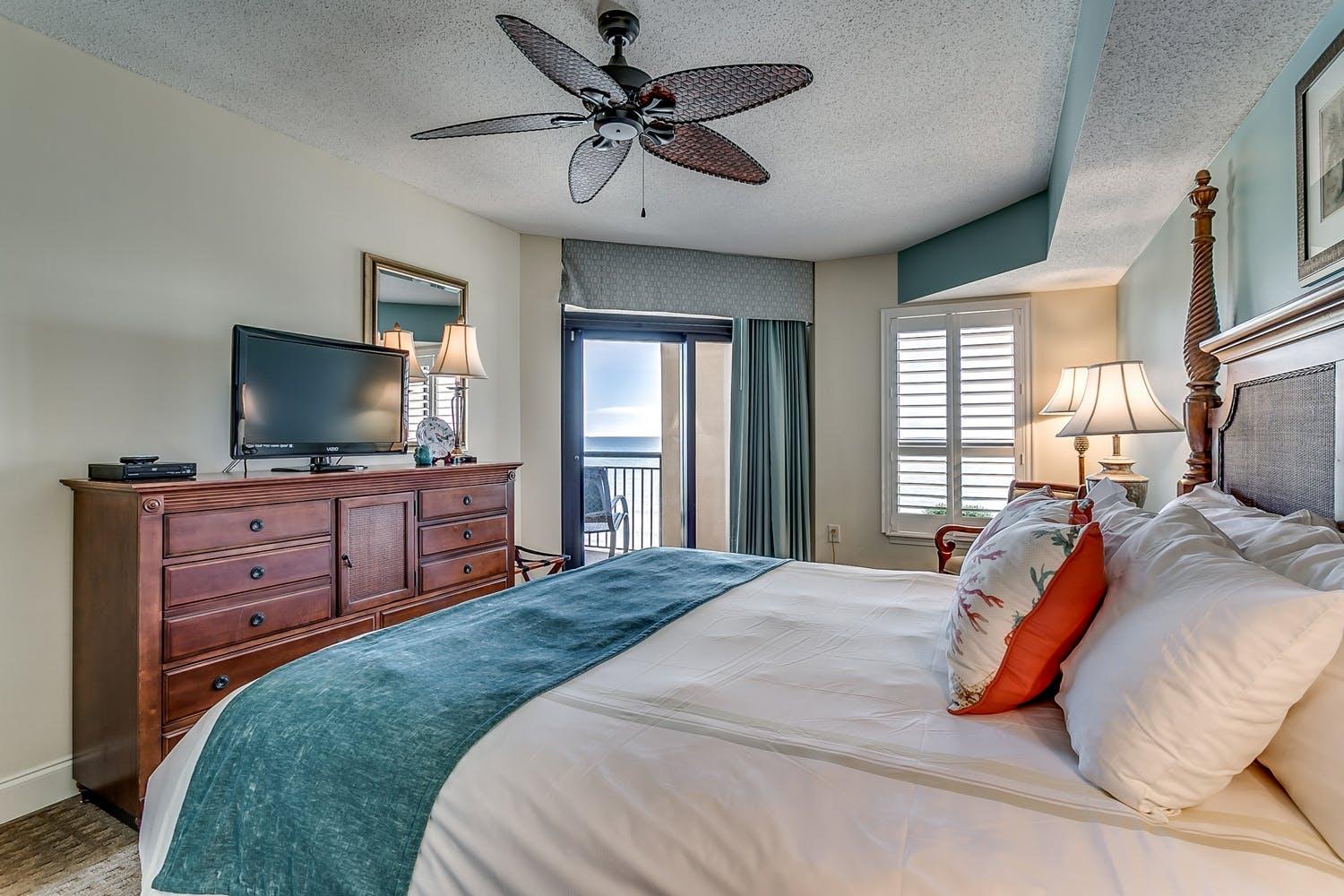 Island Vista Resort - 3 Bedroom Luxury Oceanfront Condo