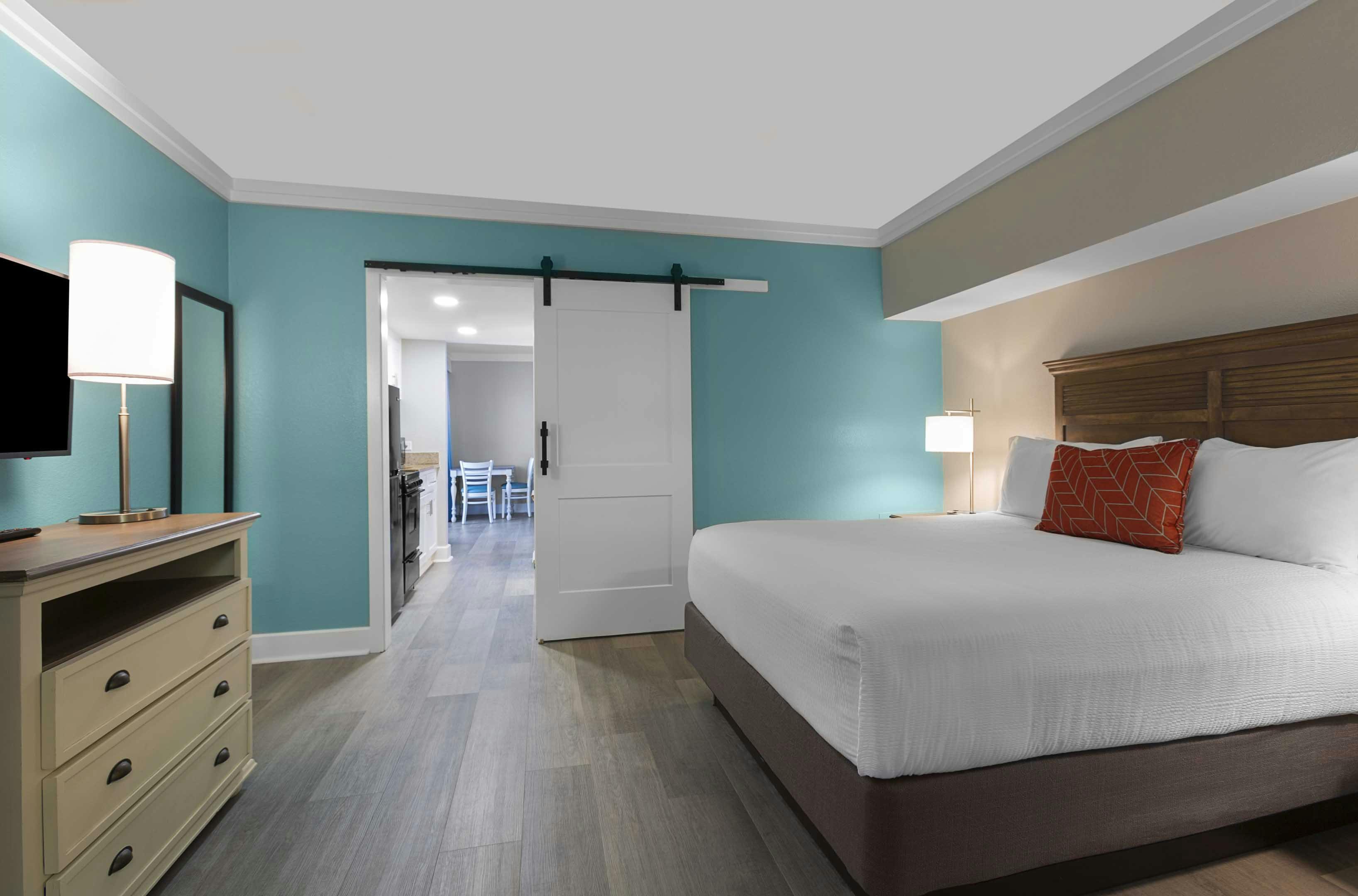Grande Cayman Resort - 2 Room Splash Deck View Condo