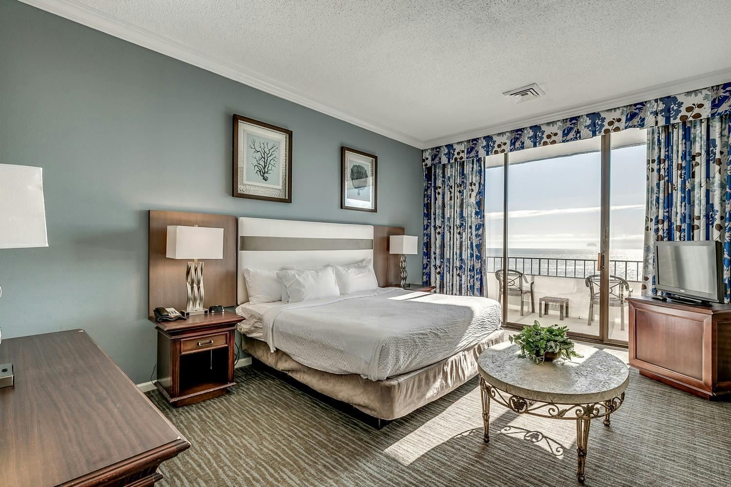 Ocean Reef Resort - 1 Bedroom Oceanfront King Jacuzzi Suite