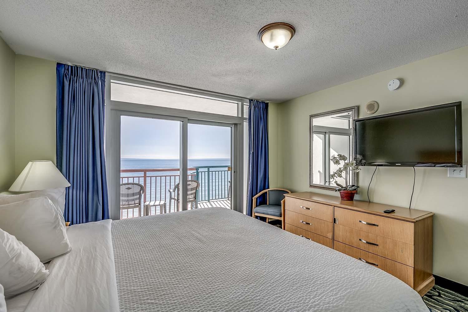 Paradise Resort - 3 Bedroom Oceanfront Condo