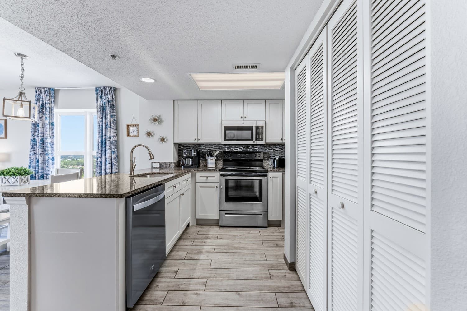 Bay Watch Resort - 1641