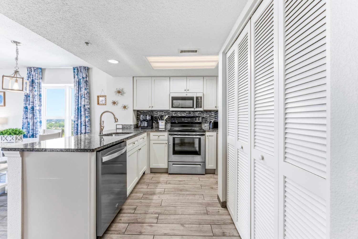Bay Watch Resort - 1641