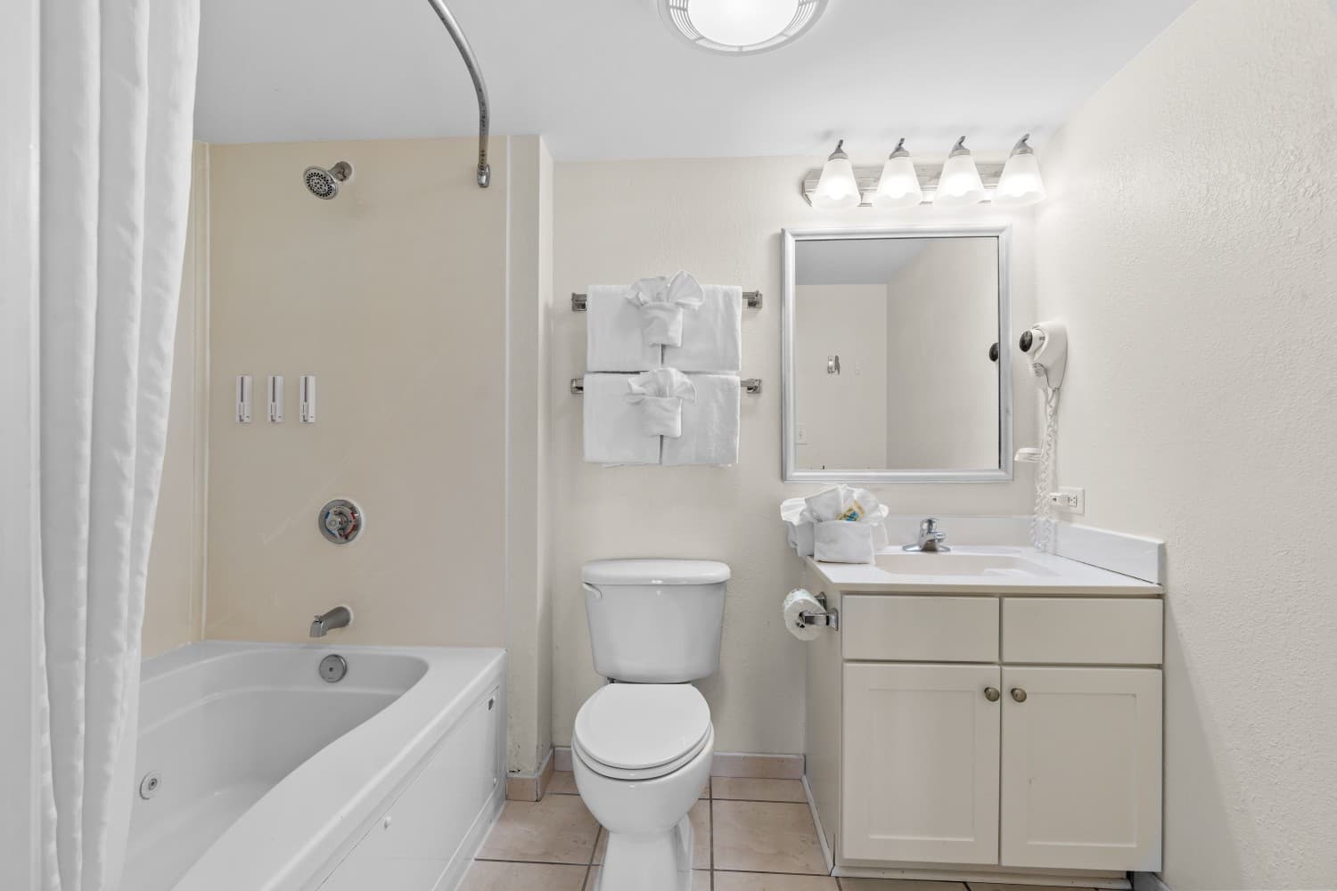 Bay Watch Resort - 912