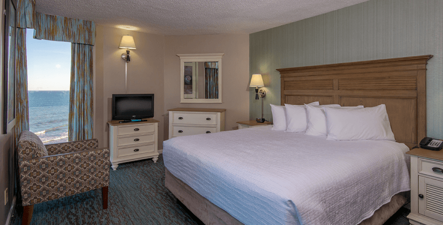 The Strand - 1 Bedroom Oceanfront Deluxe King Suite (G)